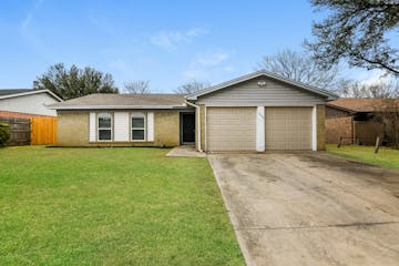 544 Fox Dr Saginaw, TX 76179
